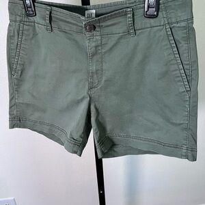 GAP Sage Green Shorts Size 6 5” length